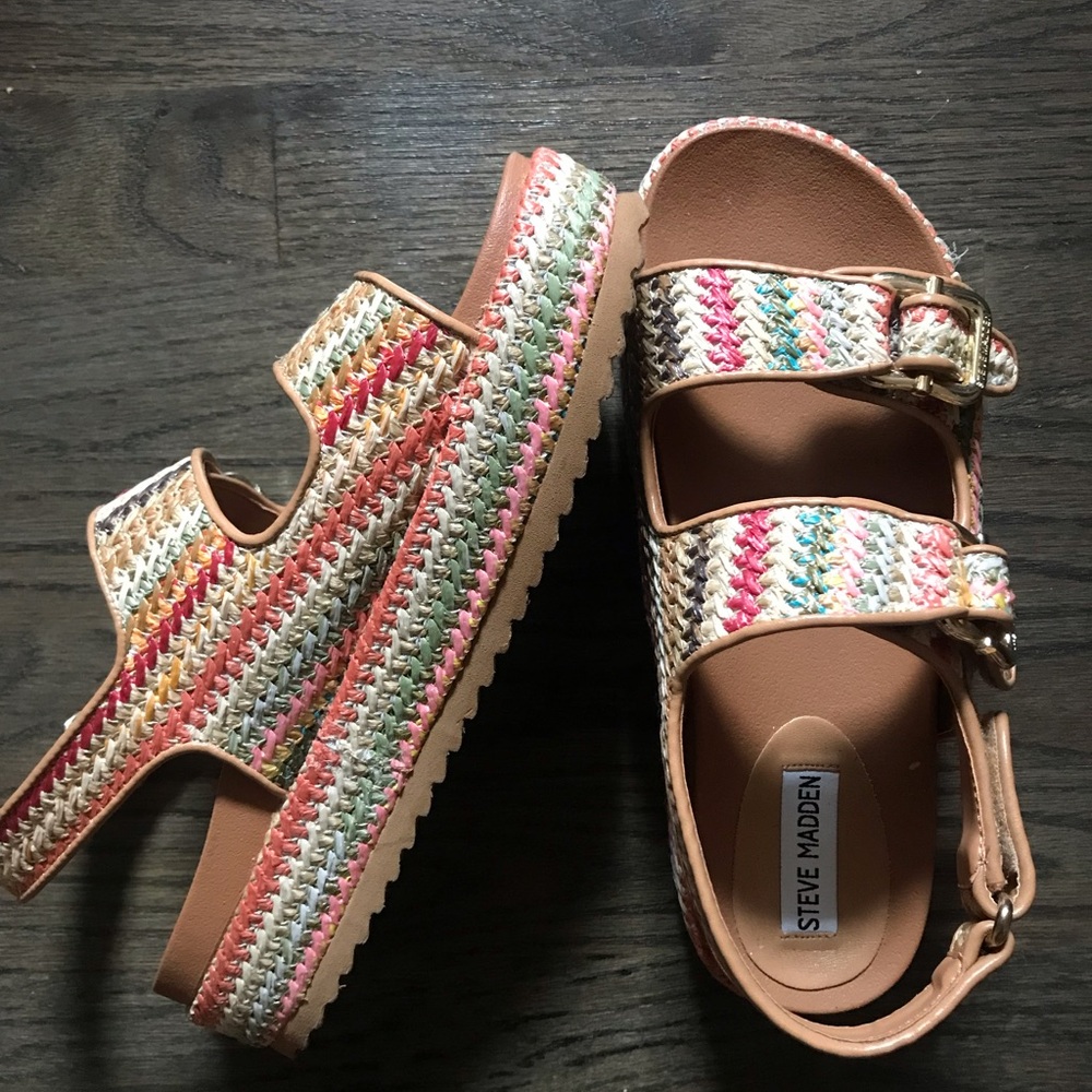 Platform textured sandal